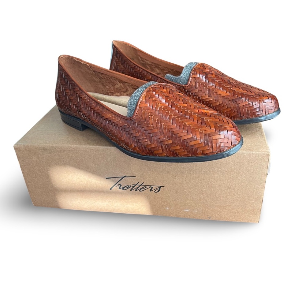 Trotters Liz lll Brown Leather Loafers Slip On Flats Womens 11 Wide NEW